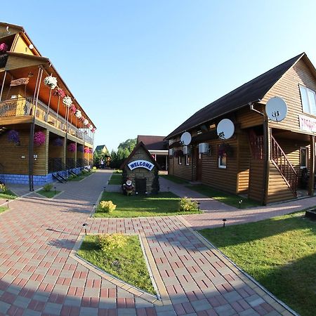 Hotel-Complex Mizh Triokh Ozer Sviteaz Exterior foto