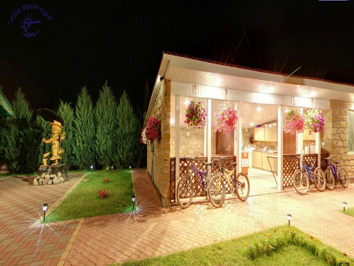 Hotel-Complex Mizh Triokh Ozer Sviteaz Exterior foto