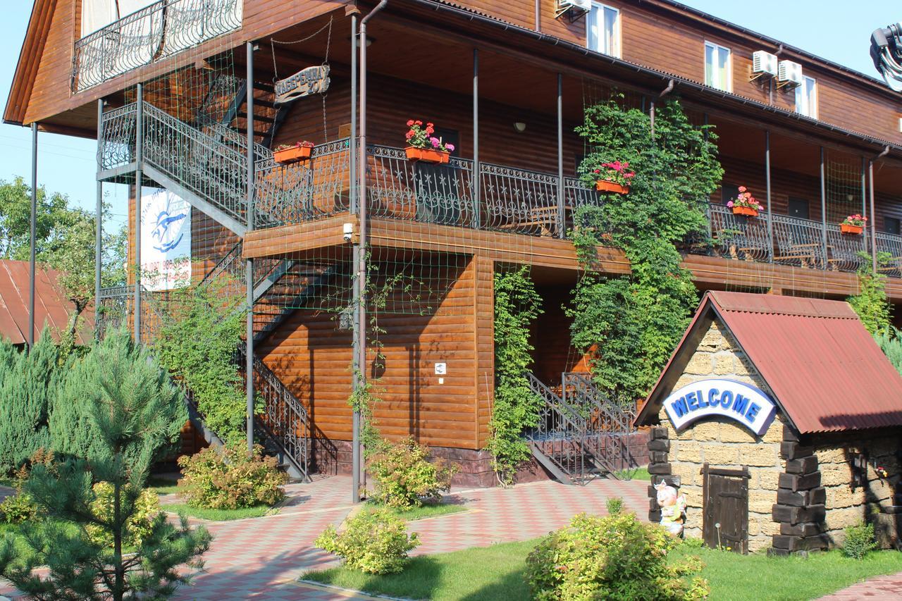 Hotel-Complex Mizh Triokh Ozer Sviteaz Exterior foto