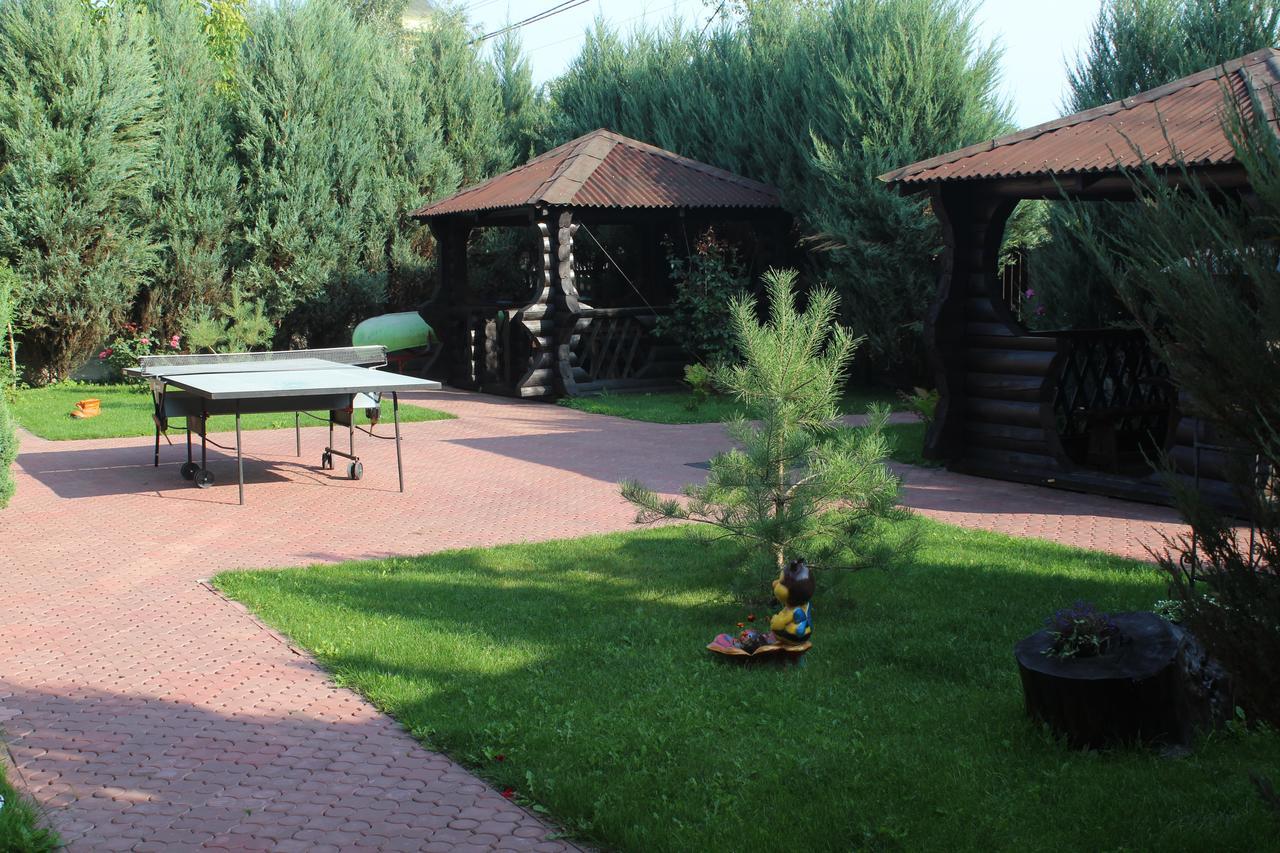 Hotel-Complex Mizh Triokh Ozer Sviteaz Exterior foto